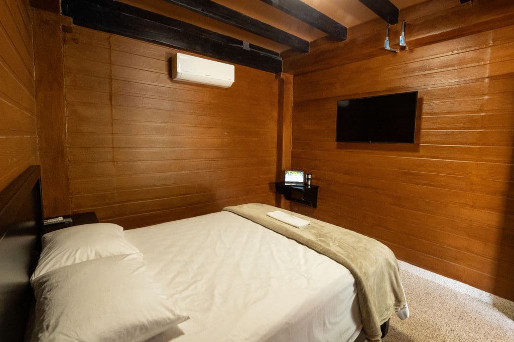 Dormitorio con luz natural